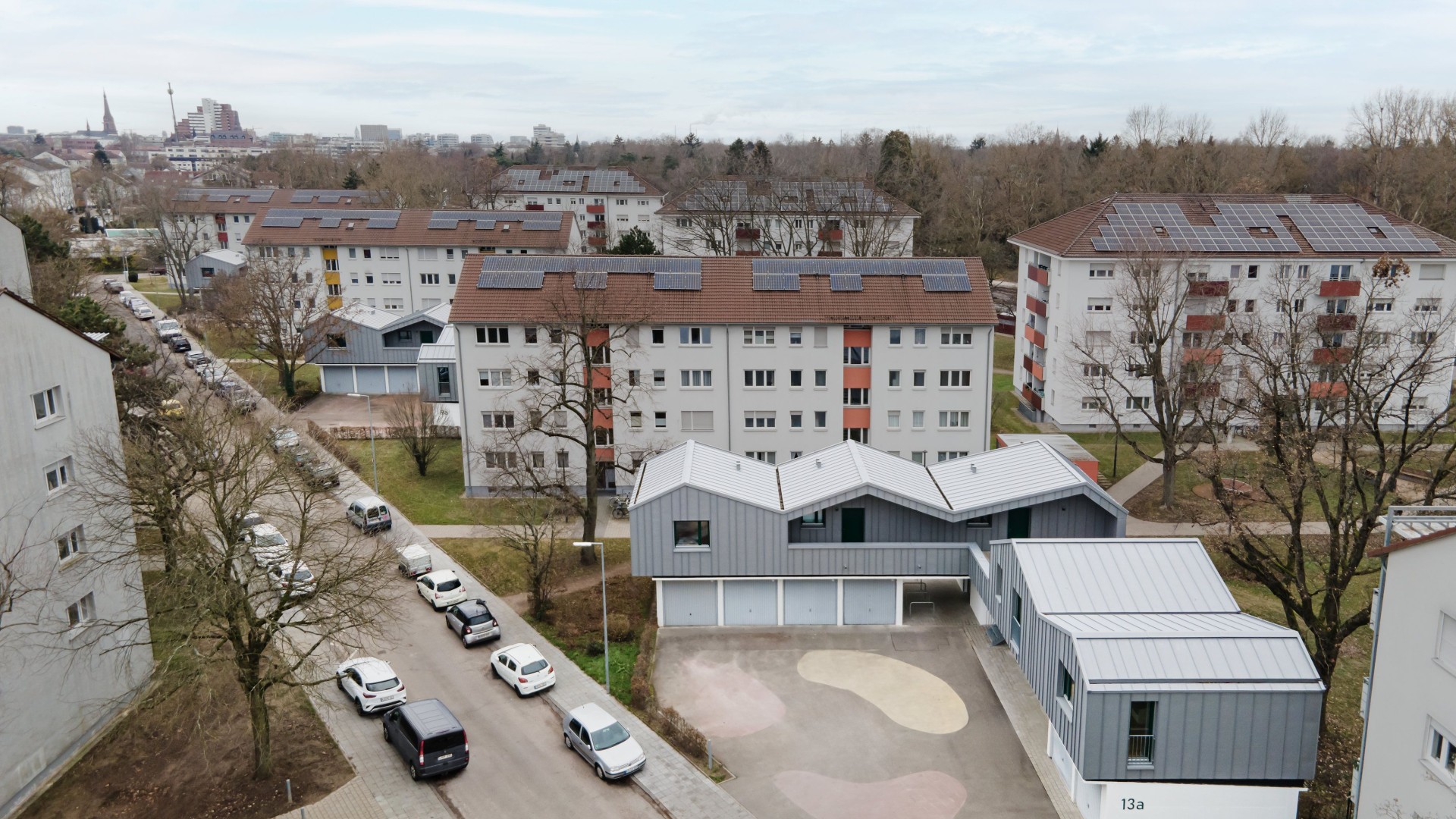 Wohnraum durch Aufstockung von Garagen in Wohnsiedlung